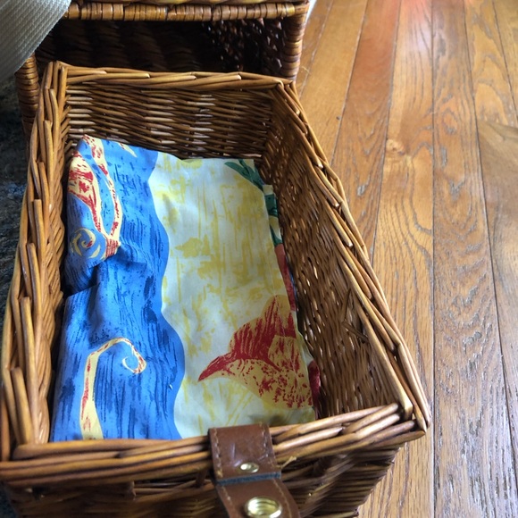 Vintage picnic basket/hamper—fully stocked! - Picture 8 of 8